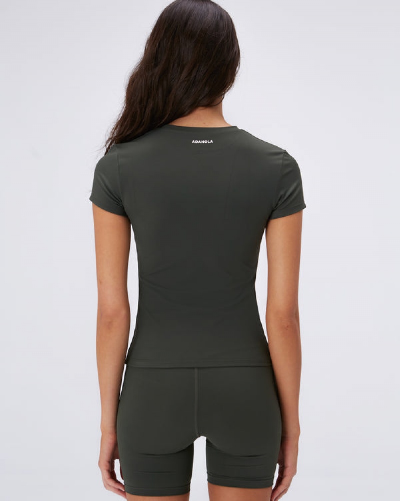 Adanola Ultimate Kurzes Sleeve Longline Top Dunkelolivgrün | SN-ADA56450